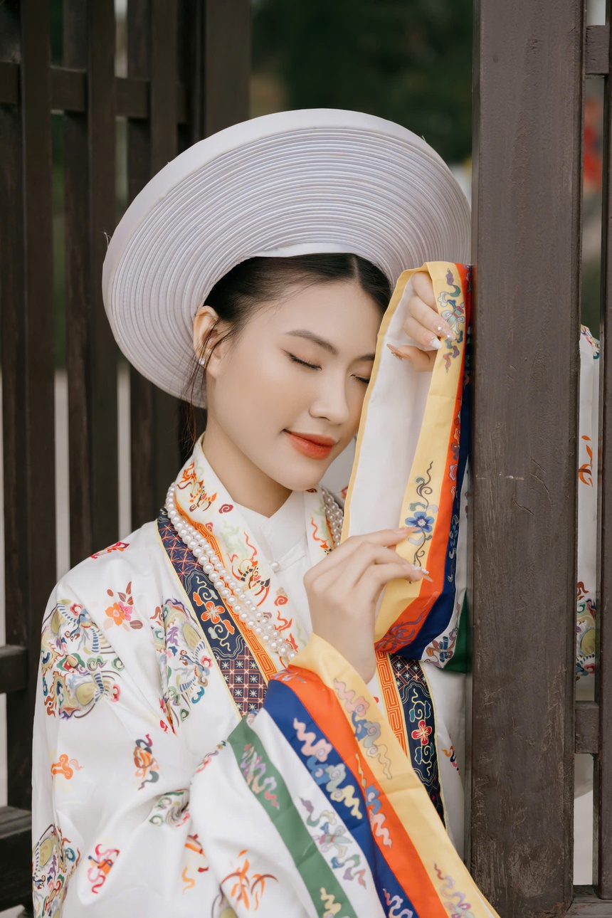 Profile nữ sinh Ngoại thương Hoàng Châu Anh thi Hoa hậu Di sản Áo dài Việt Nam 2024 - Ảnh 3. Profile nữ sinh Ngoại thương Hoàng Châu Anh thi Hoa hậu Di sản Áo dài Việt Nam 2024 - Ảnh 3.