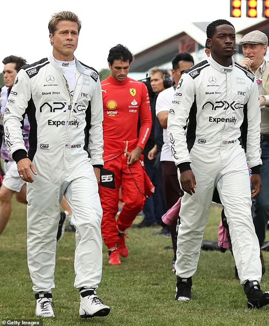 Brad Pitt khoe cơ bụng săn chắc trong bộ vest trắng khi quay "F1" ở Las Vegas - Ảnh 5.