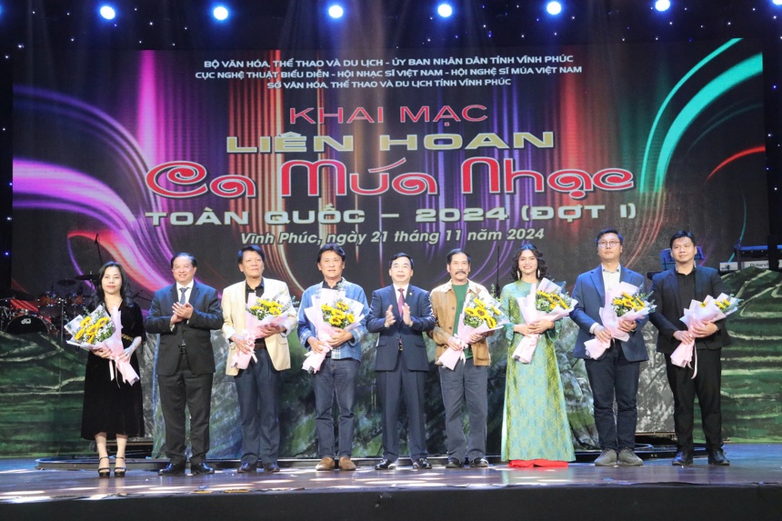 Khai mạc Liên hoan Ca Múa Nhạc toàn quốc - 2024 đợt 1 tại Vĩnh Phúc - Ảnh 4. Khai mạc Liên hoan Ca Múa Nhạc toàn quốc - 2024 đợt 1 tại Vĩnh Phúc - Ảnh 4.