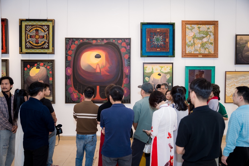 Triển lãm "Sáng đạo trong đời" với những tác phẩm mang tinh thần Phật giáo - Ảnh 3.