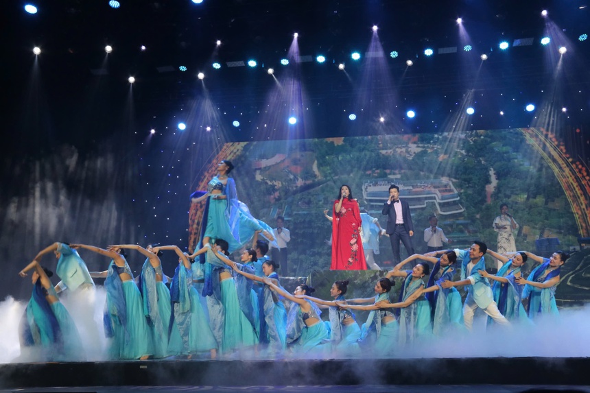 Khai mạc Liên hoan Ca Múa Nhạc toàn quốc - 2024 đợt 1 tại Vĩnh Phúc - Ảnh 2. Khai mạc Liên hoan Ca Múa Nhạc toàn quốc - 2024 đợt 1 tại Vĩnh Phúc - Ảnh 2.