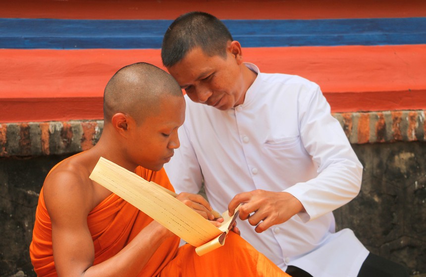 Kinh lá buông - “báu vật” của đồng bào Khmer An Giang - Ảnh 2.