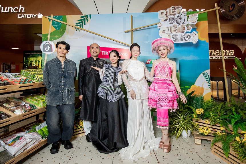 Ninh Dương Lan Ngọc, Tiểu Vy thành tiểu thương trong show thực tế - Ảnh 1. Ninh Dương Lan Ngọc, Tiểu Vy thành tiểu thương trong show thực tế - Ảnh 1.