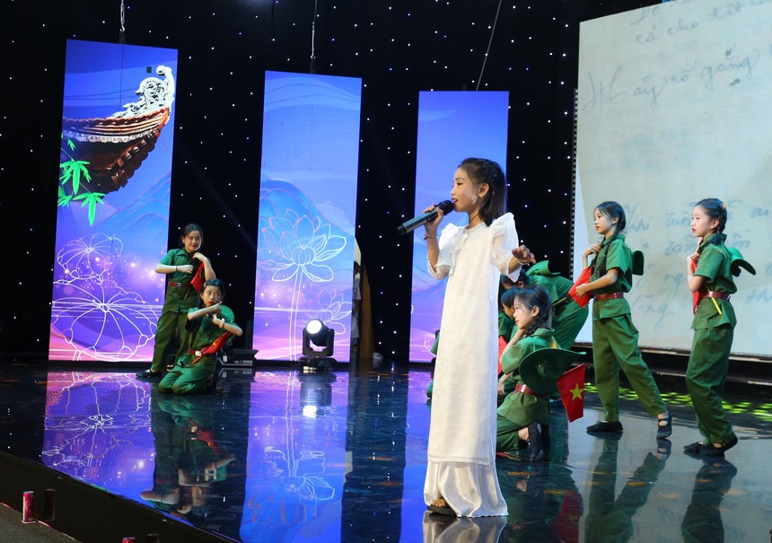 10 năm Dân ca Ví, Giặm được UNESCO ghi danh: Để dân ca Ví, Giặm luôn trường tồn và tỏa sáng - Ảnh 2. 10 năm Dân ca Ví, Giặm được UNESCO ghi danh: Để dân ca Ví, Giặm luôn trường tồn và tỏa sáng - Ảnh 2.