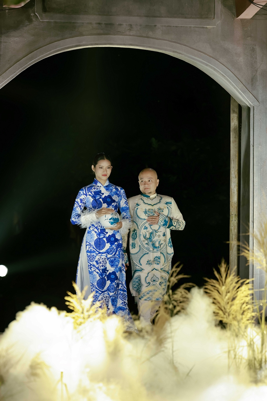 NTK Cao Minh Tiến và Chế Quyết Tiến hợp tác ra mắt BST "Mầm lam" - Ảnh 9. NTK Cao Minh Tiến và Chế Quyết Tiến hợp tác ra mắt BST "Mầm lam" - Ảnh 9.