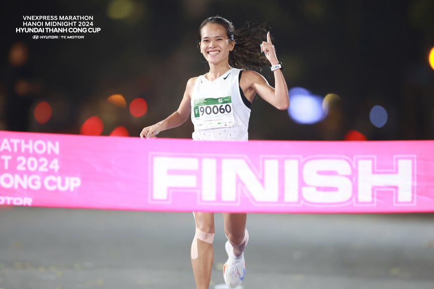 Tin nóng thể thao sáng 24/11: Bích Tuyền khẳng định đẳng cấp giữa tin đồn chấn động; huyền thoại chạy bộ Việt Nam thắng sao Kenya - Ảnh 4. Tin nóng thể thao sáng 24/11: Bích Tuyền khẳng định đẳng cấp giữa tin đồn chấn động; huyền thoại chạy bộ Việt Nam thắng sao Kenya - Ảnh 4.