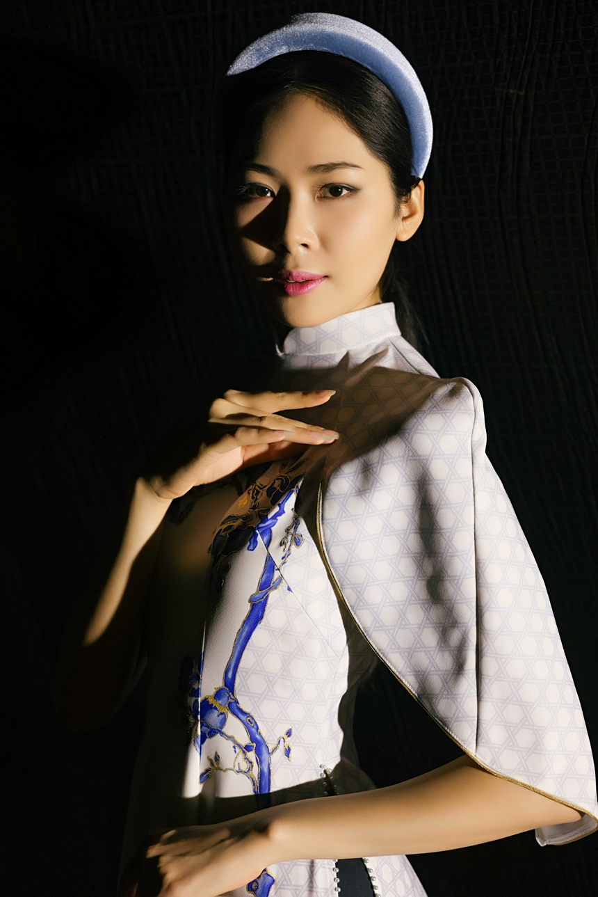 NTK Cao Minh Tiến và Chế Quyết Tiến hợp tác ra mắt BST "Mầm lam" - Ảnh 5. NTK Cao Minh Tiến và Chế Quyết Tiến hợp tác ra mắt BST "Mầm lam" - Ảnh 5.