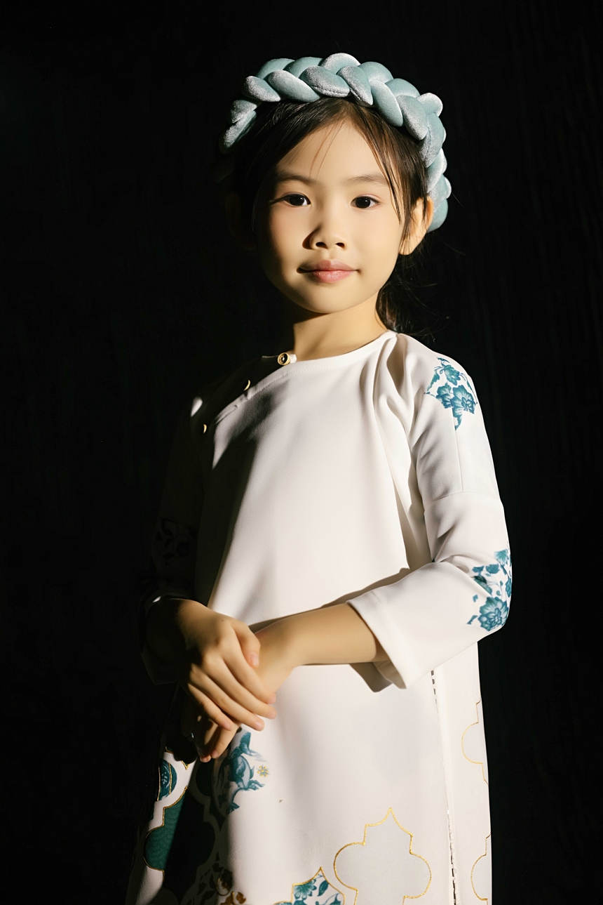 NTK Cao Minh Tiến và Chế Quyết Tiến hợp tác ra mắt BST "Mầm lam" - Ảnh 6. NTK Cao Minh Tiến và Chế Quyết Tiến hợp tác ra mắt BST "Mầm lam" - Ảnh 6.