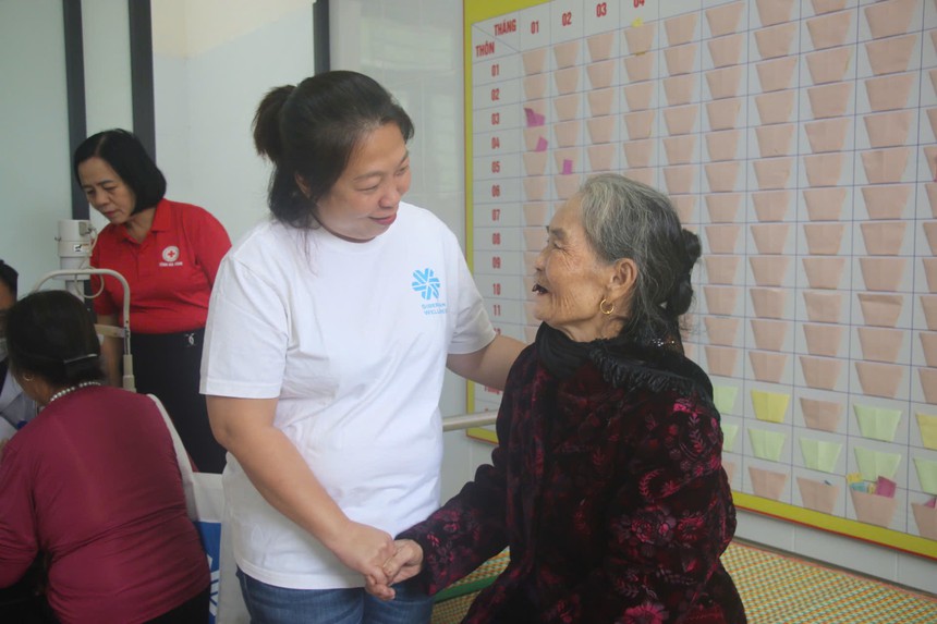 Chương trình khám bệnh miễn phí, tặng quà và truyền thông nâng cao sức khoẻ tại Hà Tĩnh - Ảnh 3. Chương trình khám bệnh miễn phí, tặng quà và truyền thông nâng cao sức khoẻ tại Hà Tĩnh - Ảnh 3.