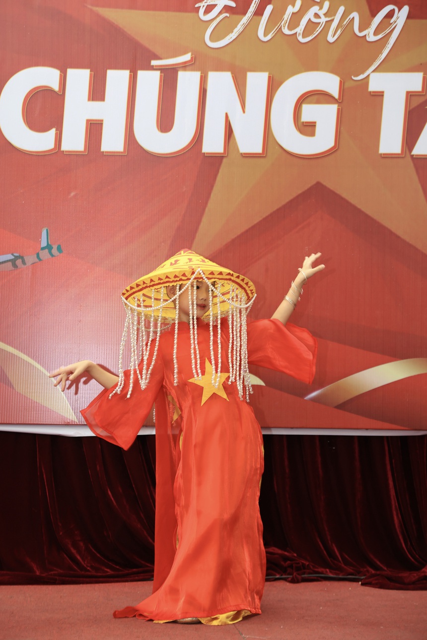 NTK Thuỳ Dung tổ chức chương trình thời trang - nghệ thuật "Đường chúng ta đi"  - Ảnh 3.