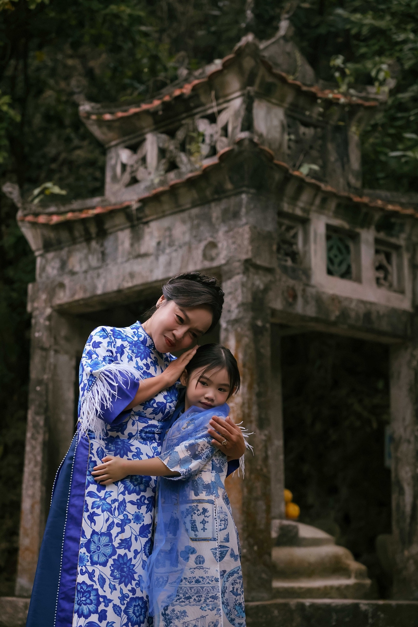 NTK Cao Minh Tiến và Chế Quyết Tiến hợp tác ra mắt BST "Mầm lam" - Ảnh 1. NTK Cao Minh Tiến và Chế Quyết Tiến hợp tác ra mắt BST "Mầm lam" - Ảnh 1.