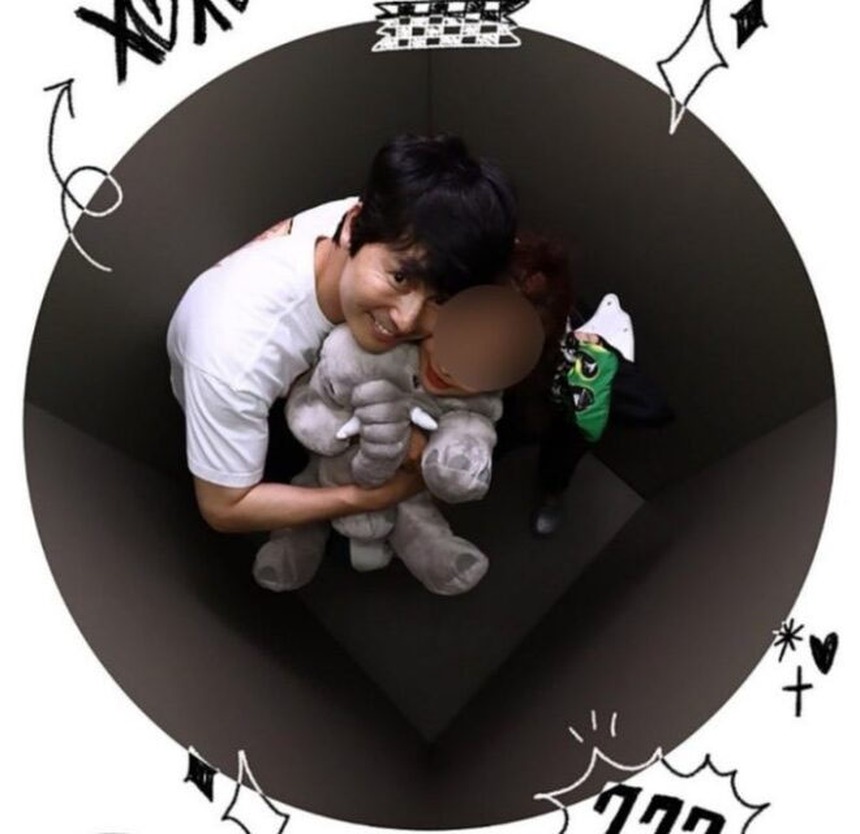 Jung Woo Sung bị tố "bắt cá ba tay" - Ảnh 1.