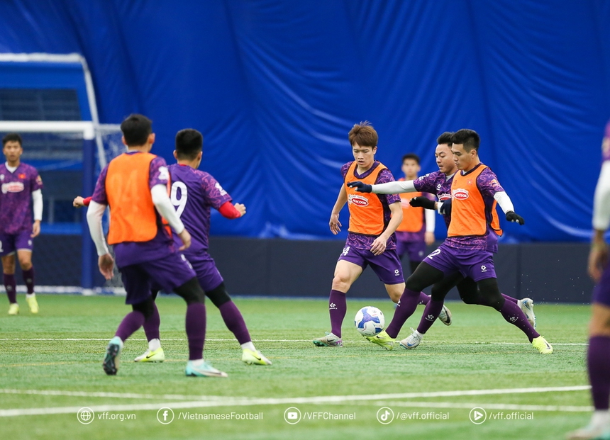 ĐT Việt Nam vs Ulsan Citizen: HLV Kim Sang Sik thử nghiệm, xem băng chuẩn bị cho ASEAN Cup - Ảnh 1. ĐT Việt Nam vs Ulsan Citizen: HLV Kim Sang Sik thử nghiệm, xem băng chuẩn bị cho ASEAN Cup - Ảnh 1.