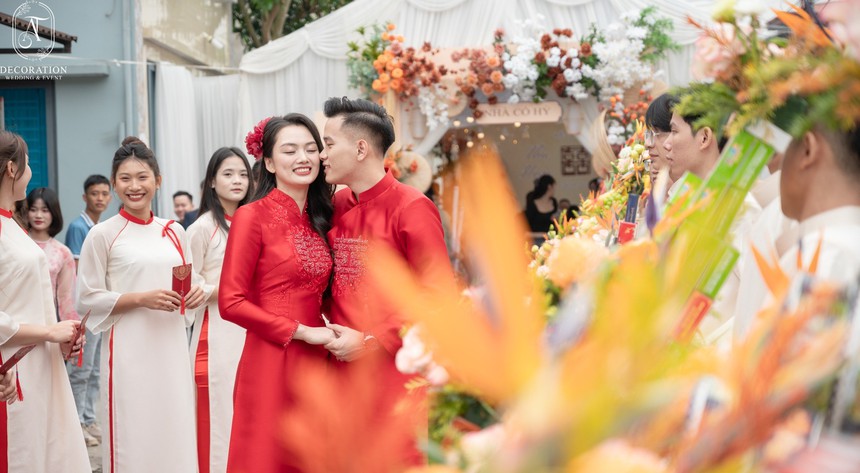 Cây chuyền hai tài sắc vẹn toàn của bóng chuyền Việt Nam đẹp rạng rỡ trong ngày ăn hỏi - Ảnh 1. Cây chuyền hai tài sắc vẹn toàn của bóng chuyền Việt Nam đẹp rạng rỡ trong ngày ăn hỏi - Ảnh 1.