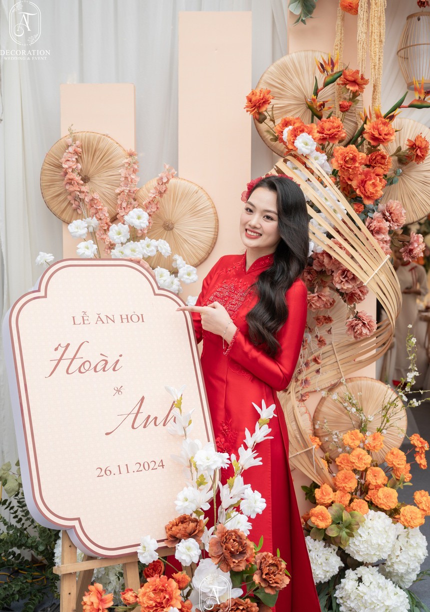 Cây chuyền hai tài sắc vẹn toàn của bóng chuyền Việt Nam đẹp rạng rỡ trong ngày ăn hỏi - Ảnh 5. Cây chuyền hai tài sắc vẹn toàn của bóng chuyền Việt Nam đẹp rạng rỡ trong ngày ăn hỏi - Ảnh 5.