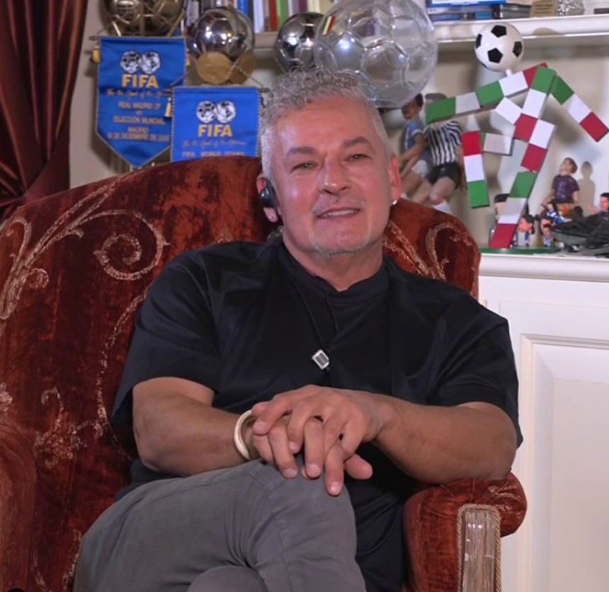 Roberto Baggio ở tuổi 57: ‘Số 10 giờ như tuyệt chủng, tôi chỉ muốn tự chôn mình khi đá hỏng 11m ở World Cup’ - Ảnh 3. Roberto Baggio ở tuổi 57: ‘Số 10 giờ như tuyệt chủng, tôi chỉ muốn tự chôn mình khi đá hỏng 11m ở World Cup’ - Ảnh 3.