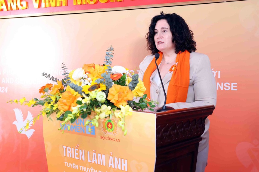 Triển lãm ảnh tuyên truyền pháp luật vì bình đẳng giới - Ảnh 3. Triển lãm ảnh tuyên truyền pháp luật vì bình đẳng giới - Ảnh 3.