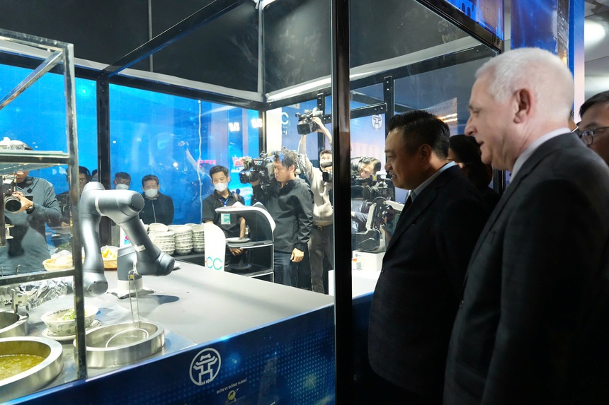 "Phở số Hà thành" thu hút du khách tại Lễ hội văn hoá ẩm thực Hà Nội năm 2024 - Ảnh 3.