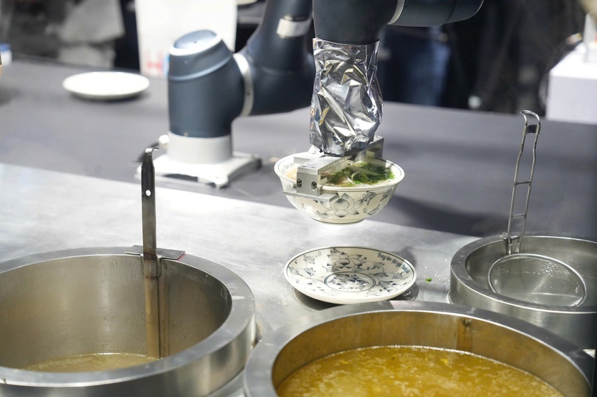 "Phở số Hà thành" thu hút du khách tại Lễ hội văn hoá ẩm thực Hà Nội năm 2024 - Ảnh 4.