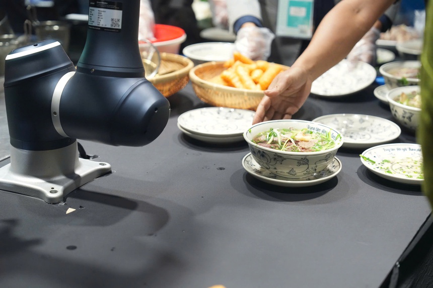 "Phở số Hà thành" thu hút du khách tại Lễ hội văn hoá ẩm thực Hà Nội năm 2024 - Ảnh 6.