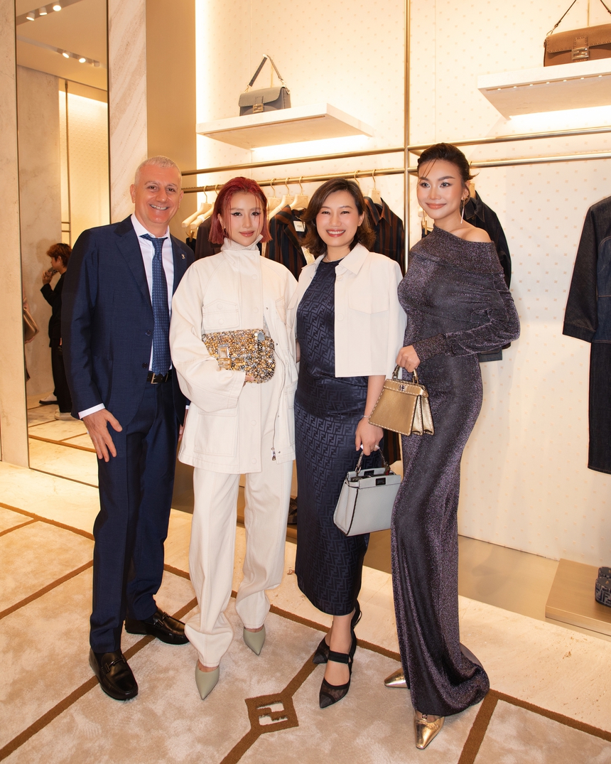 Thanh Hằng đắt show các thương hiệu cao cấp - Ảnh 4. Thanh Hằng đắt show các thương hiệu cao cấp - Ảnh 4.