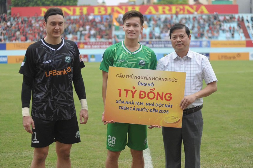 Hoàng Đức, Văn Lâm có nghĩa cử đầy cao đẹp sau trận Phù Đổng Ninh Bình vs Long An - Ảnh 1. Hoàng Đức