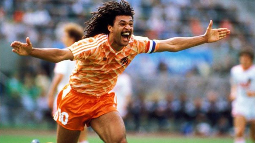 Huyền thoại Ruud Gullit được xem là ‘vua’ trong game bóng đá, sau khi giải nghệ danh tiếng lại tăng vọt vì yếu tố này - Ảnh 2. Huyền thoại Ruud Gullit được xem là ‘vua’ trong game bóng đá, sau khi giải nghệ danh tiếng lại tăng vọt vì yếu tố này - Ảnh 2.