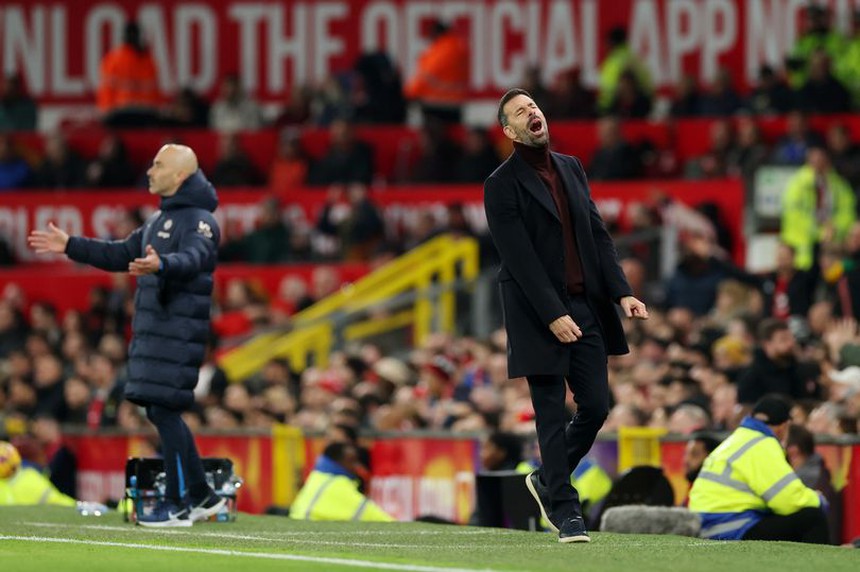 MU đã không phản ứng trước nỗ lực thay đổi chiến thuật của Ruud van Nistelrooy trước Chelsea - Ảnh 1. MU đã không phản ứng trước nỗ lực thay đổi chiến thuật của Ruud van Nistelrooy trước Chelsea - Ảnh 1.