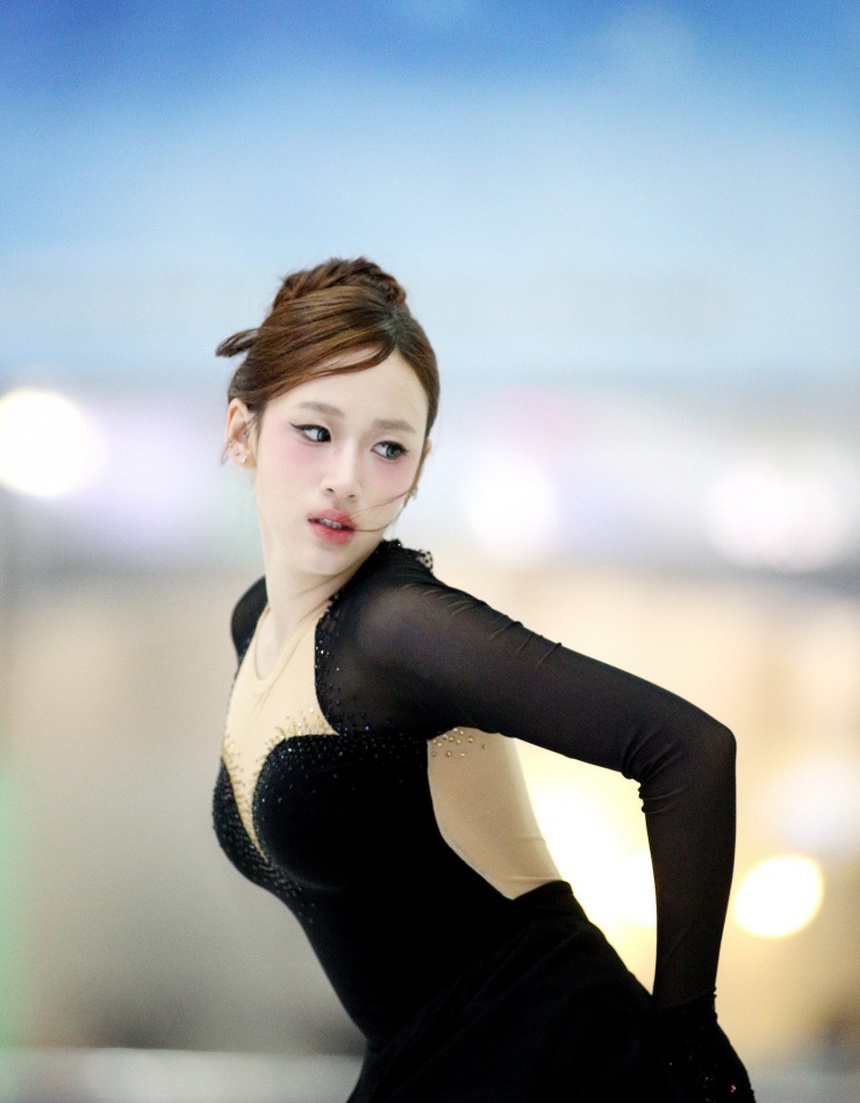 'Thiên thần' Linh Chi gây sốt với nhan sắc trong trẻo tại giải vô địch trẻ trượt băng quốc gia 2024 - Ảnh 5. 'Thiên thần' Linh Chi gây sốt với nhan sắc trong trẻo tại giải vô địch trẻ trượt băng quốc gia 2024 - Ảnh 5.