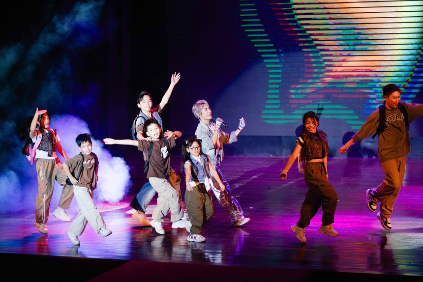 Giáo viên tiếng Hàn lấn sân ca hát, "trình làng" loạt ca khúc tự sáng tác - Ảnh 4.