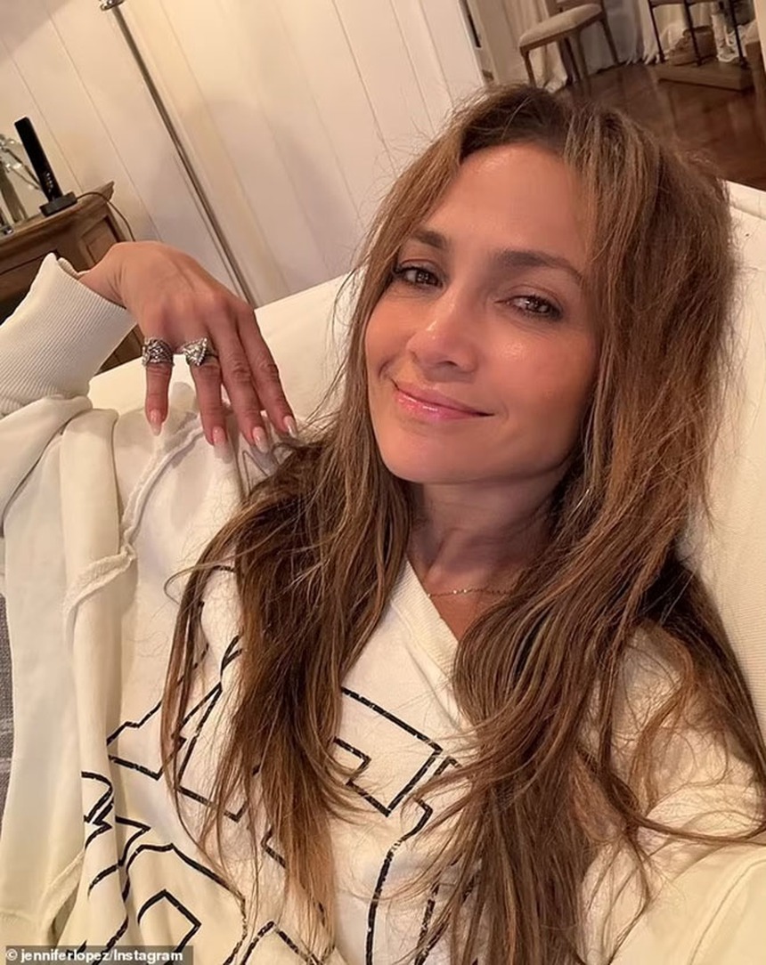 Jennifer Lopez "tự chăm sóc" sau năm căng thẳng giữa cuộc ly hôn với Ben Affleck và lùm xùm với Diddy - Ảnh 5. Jennifer Lopez "tự chăm sóc" sau năm căng thẳng giữa cuộc ly hôn với Ben Affleck và lùm xùm với Diddy - Ảnh 5.