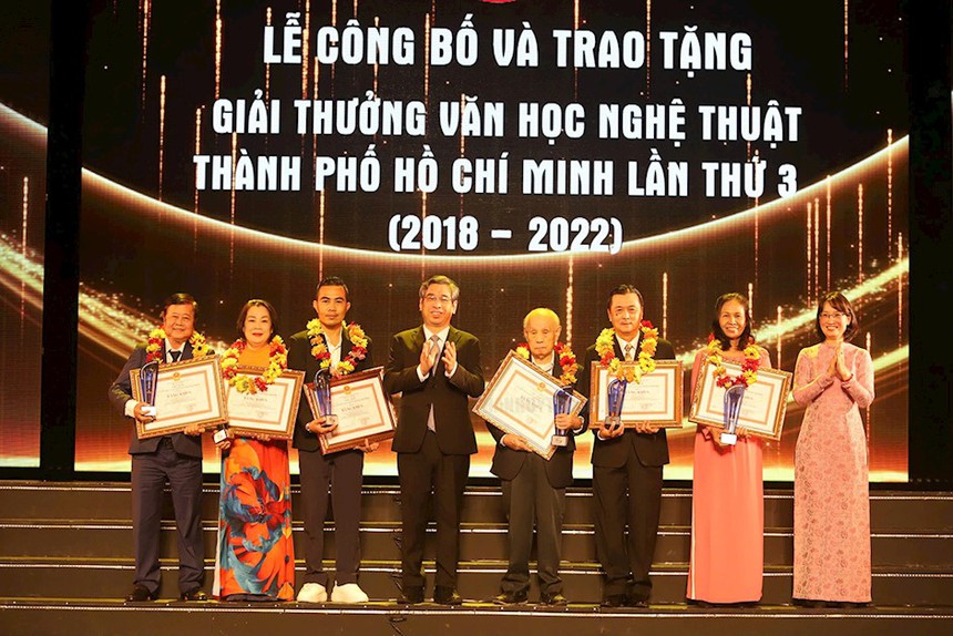 55 tác phẩm đạt giải thưởng Văn học Nghệ thuật Thành phố Hồ Chí Minh lần thứ 3 - Ảnh 1. 55 tác phẩm đạt giải thưởng Văn học Nghệ thuật Thành phố Hồ Chí Minh lần thứ 3 - Ảnh 1.