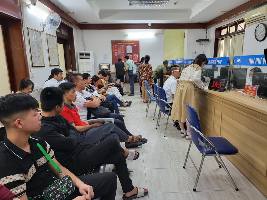 Hà Nội đổi mới mạnh mẽ trong cải cách thủ tục hành chính - Ảnh 1. Hà Nội đổi mới mạnh mẽ trong cải cách thủ tục hành chính - Ảnh 1.