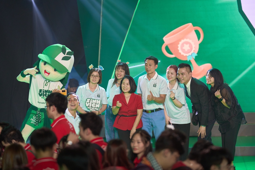 ĐH Ngoại ngữ - ĐH Quốc gia Hà Nội giành ngôi Quán quân cuộc thi Sinh viên Thế hệ mới 2024 - Ảnh 7. ĐH Ngoại ngữ - ĐH Quốc gia Hà Nội giành ngôi Quán quân cuộc thi Sinh viên Thế hệ mới 2024 - Ảnh 7.