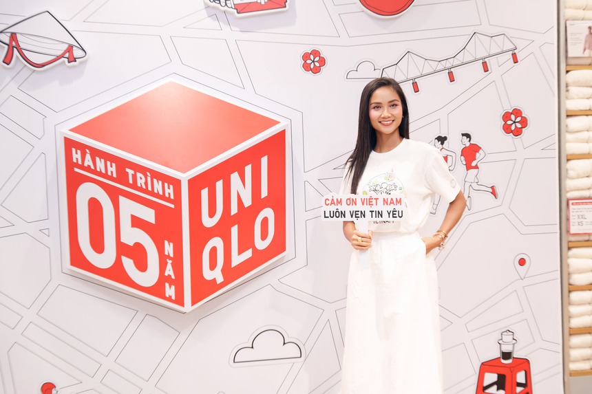 Loạt người nổi tiếng mừng sinh nhật UNIQLO, gợi ý những sản phẩm không thể bỏ lỡ dịp đặc biệt - Ảnh 1. Loạt người nổi tiếng mừng sinh nhật UNIQLO, gợi ý những sản phẩm không thể bỏ lỡ dịp đặc biệt - Ảnh 1.
