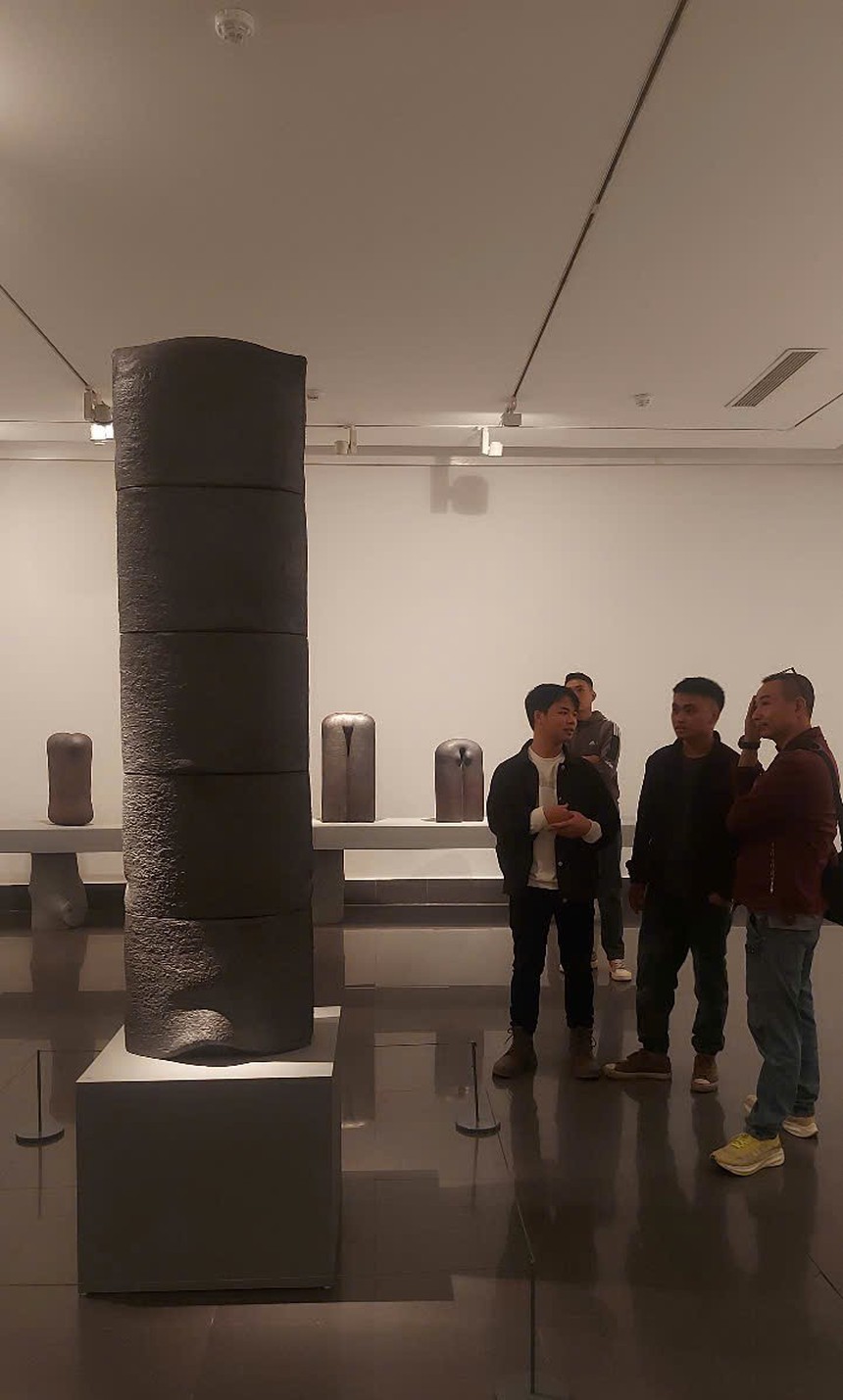 Triển lãm "Vọng sơn" và "Khải sinh": Hành trình của những cái tôi điêu khắc - Ảnh 1.