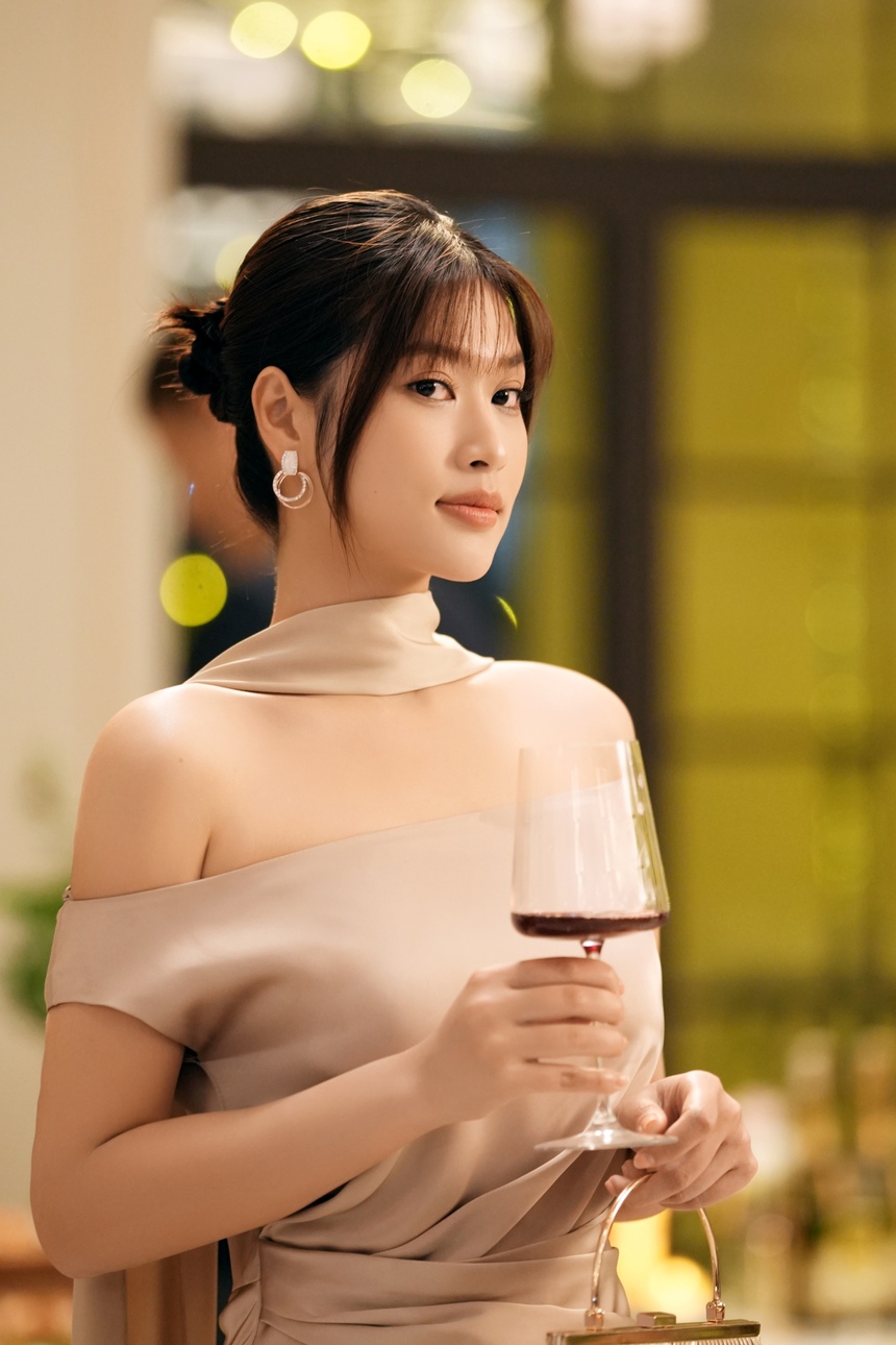 Thu Trang kể kỷ niệm lần đầu làm việc với Hoa hậu Thiên Ân ở "Nụ hôn bạc tỷ" - Ảnh 2.