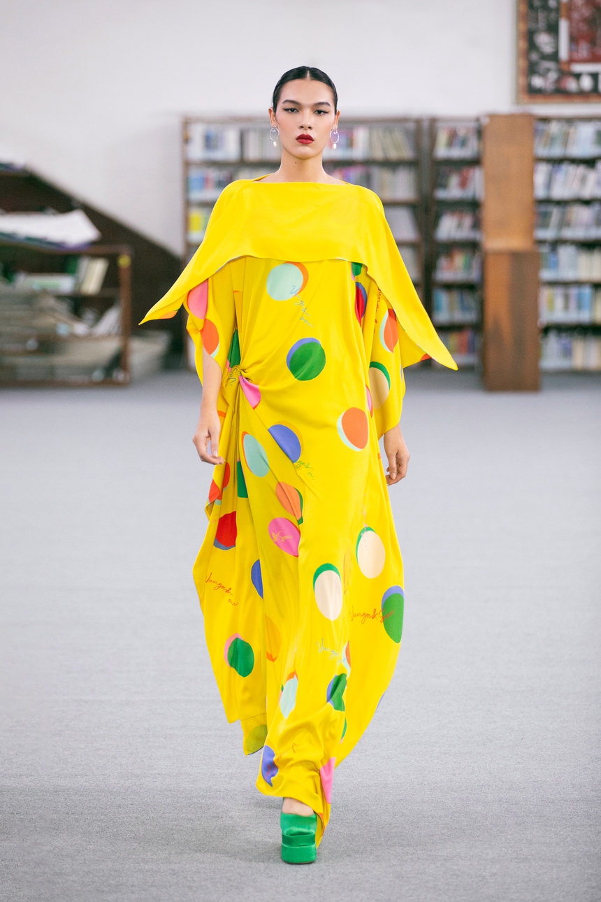 5 điểm ấn tượng trong show diễn ở Thư viện Khoa học Tổng hợp TP.HCM của VUNGOC&SON - Ảnh 6.