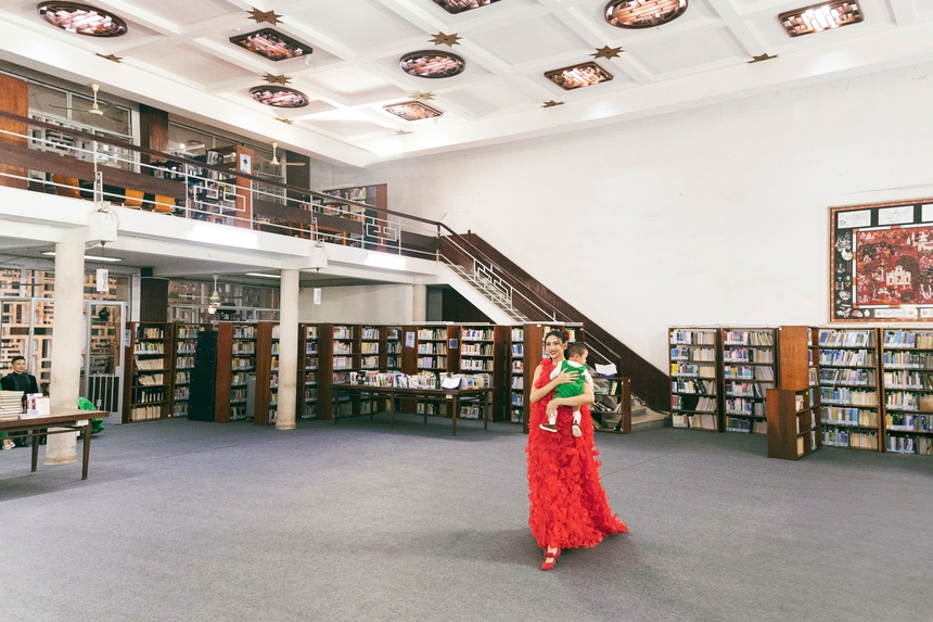 5 điểm ấn tượng trong show diễn ở Thư viện Khoa học Tổng hợp TP.HCM của VUNGOC&SON - Ảnh 10.