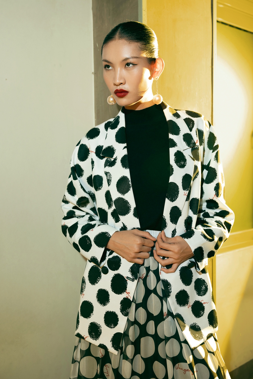 5 điểm ấn tượng trong show diễn ở Thư viện Khoa học Tổng hợp TP.HCM của VUNGOC&SON - Ảnh 1.