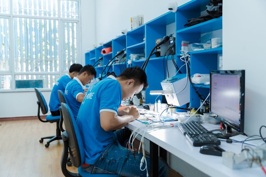 Yourphone - Đơn vị sửa chữa điện thoại, Macbook, Apple Watch uy tín - Ảnh 1.