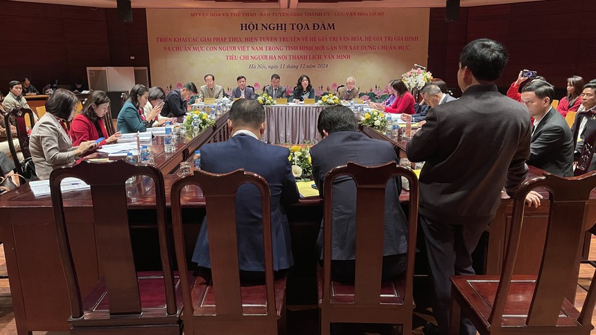 Đóng góp xây dựng hệ giá trị văn hóa gắn với xây dựng chuẩn mực, tiêu chí người Hà Nội thanh lịch, văn minh - Ảnh 1.