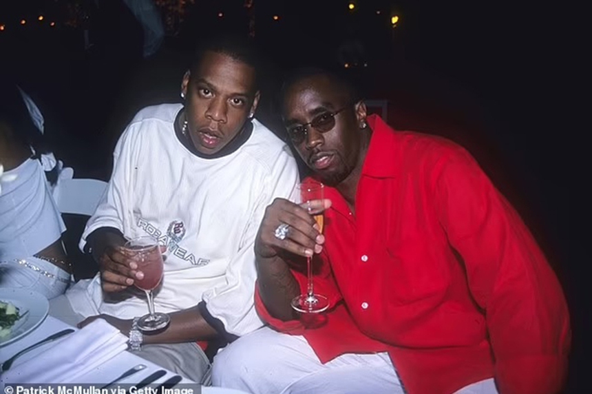 Jennifer Lopez bị "tố" dính líu vào vụ bê bối hiếp dâm của Jay-Z - Ảnh 6. Jennifer Lopez bị "tố" dính líu vào vụ bê bối hiếp dâm của Jay-Z - Ảnh 6.