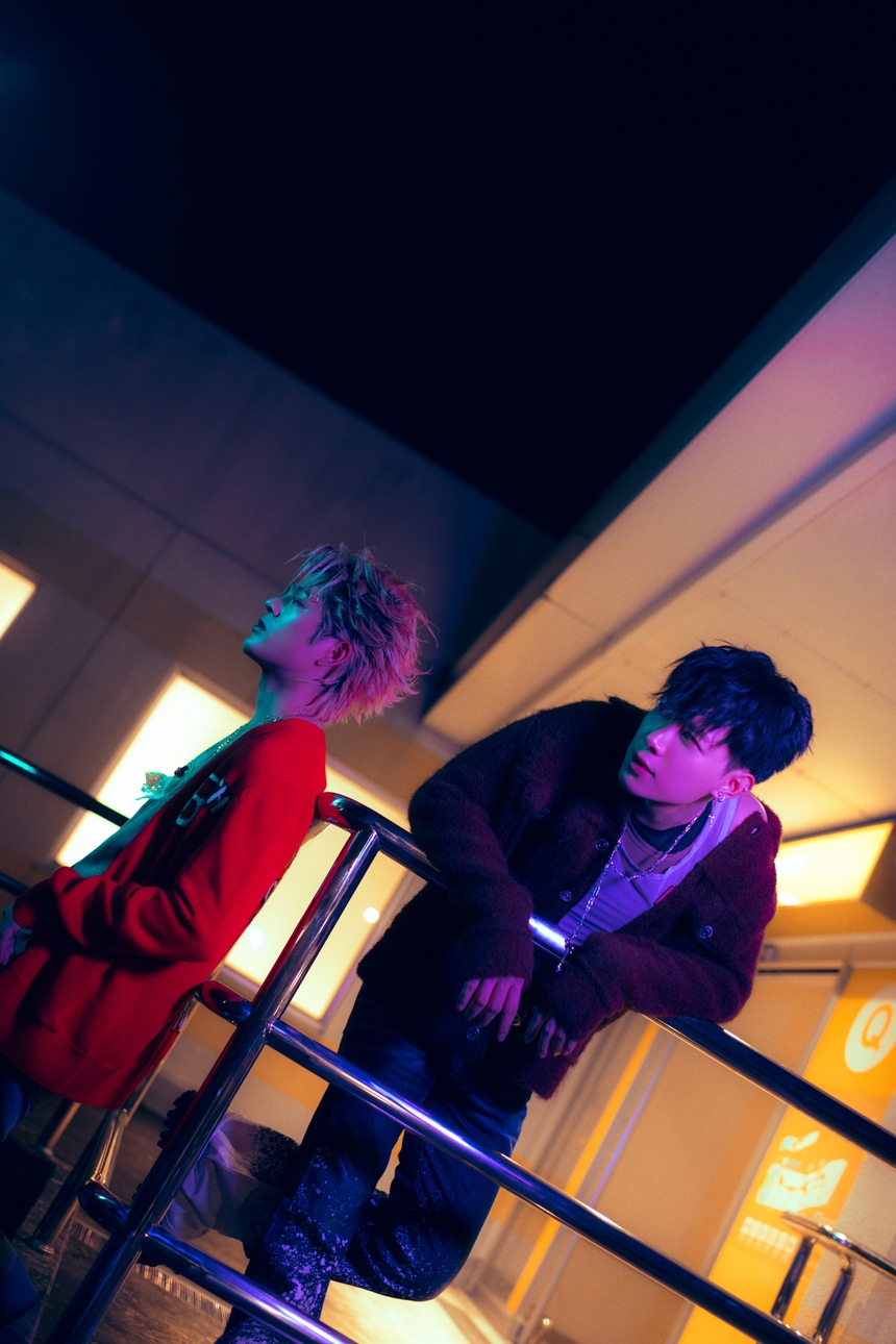 Anh Tú Atus đạt thành tích ấn tượng với MV "Nỗi đau đính kèm" - Ảnh 2.