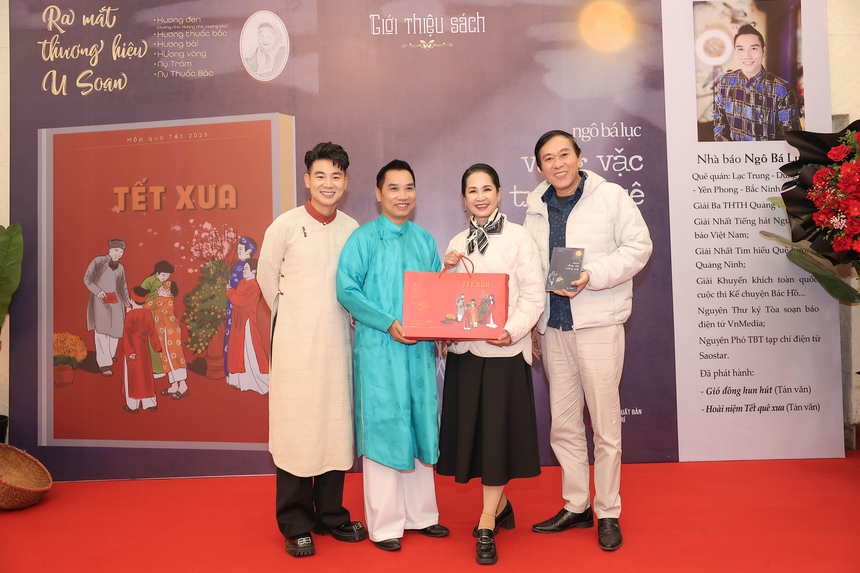 Nhà báo Ngô Bá Lục ra mắt cuốn tản văn thứ 3 với tự đề 'Vằng vặc trăng quê' - Ảnh 3.