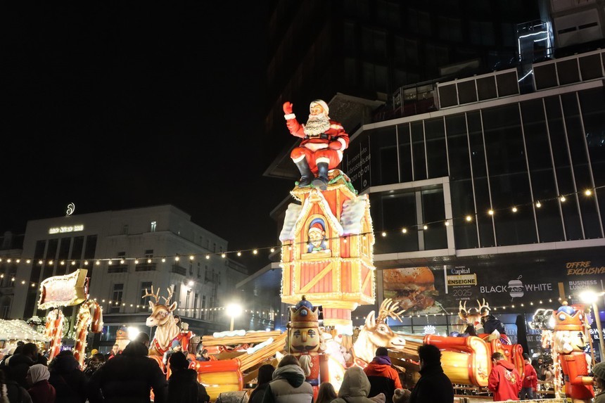 Chợ Giáng sinh Brussels: Không chỉ là lễ hội, còn là "mỏ vàng" du lịch - Ảnh 2. Chợ Giáng sinh Brussels: Không chỉ là lễ hội, còn là "mỏ vàng" du lịch - Ảnh 2.