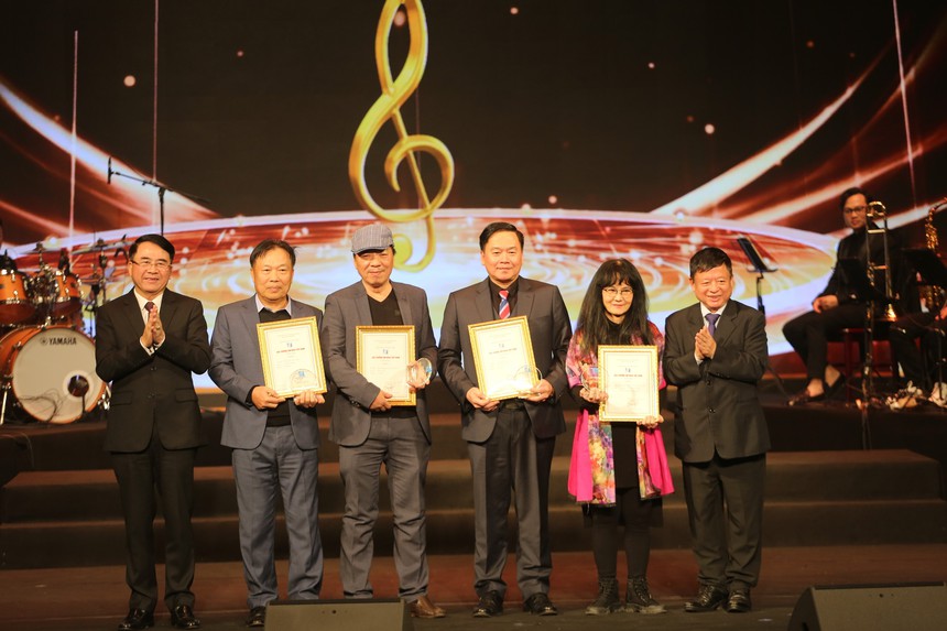 Trao Giải thưởng Âm nhạc Việt Nam năm 2024 - Ảnh 1. Trao Giải thưởng Âm nhạc Việt Nam năm 2024 - Ảnh 1.