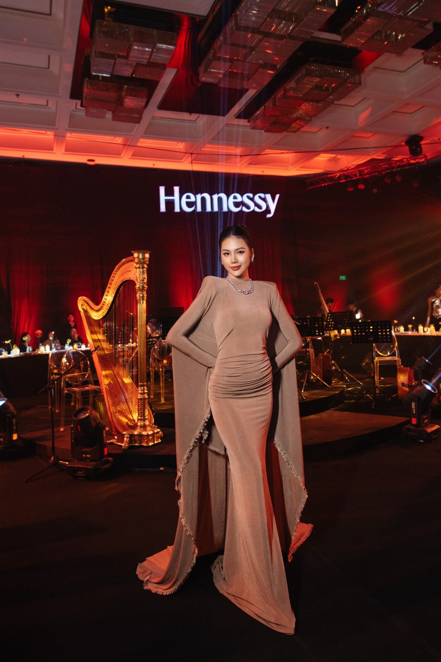 Hennessy Fashion Show - Go Toward the Newness: Đón khởi đầu rực rỡ - Ảnh 2. Hennessy Fashion Show - Go Toward the Newness: Đón khởi đầu rực rỡ - Ảnh 2.