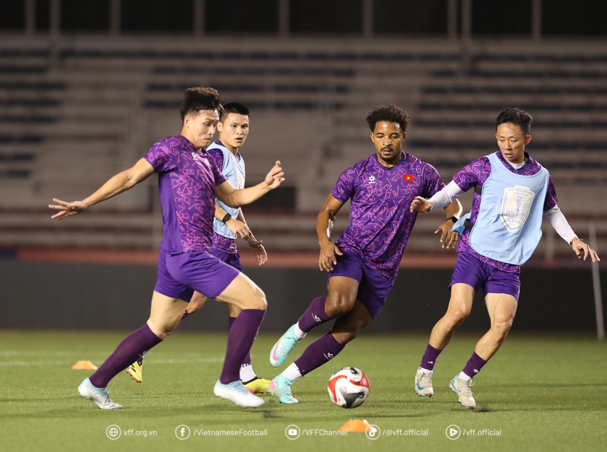 HLV Kim Sang Sik thay đổi đội hình ở trận gặp Philippines - Ảnh 1.