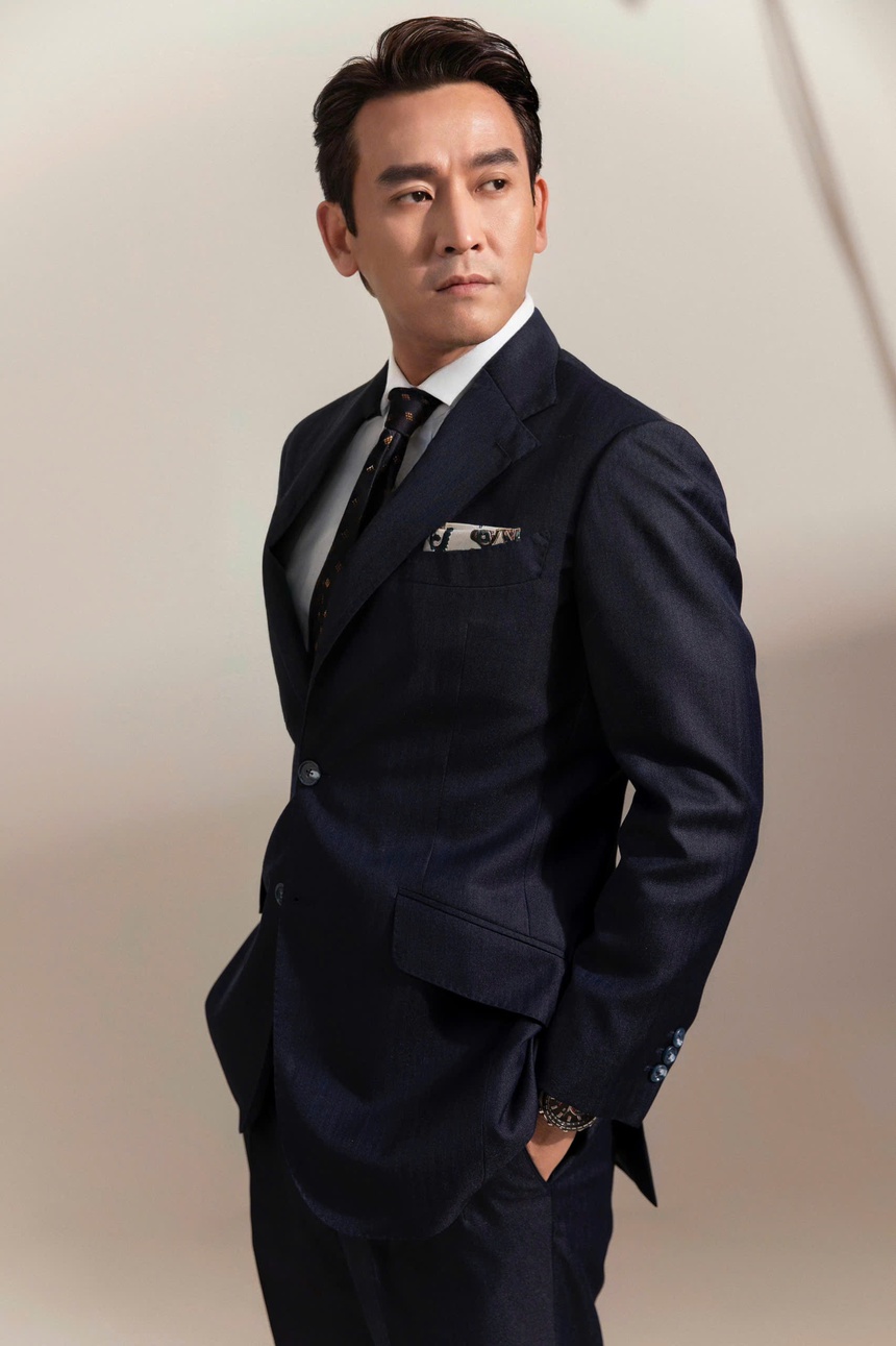 Hứa Vĩ Văn: Hóa thân người đàn ông lịch thiệp trong phim kinh dị "Đồi hành xác" - Ảnh 1.